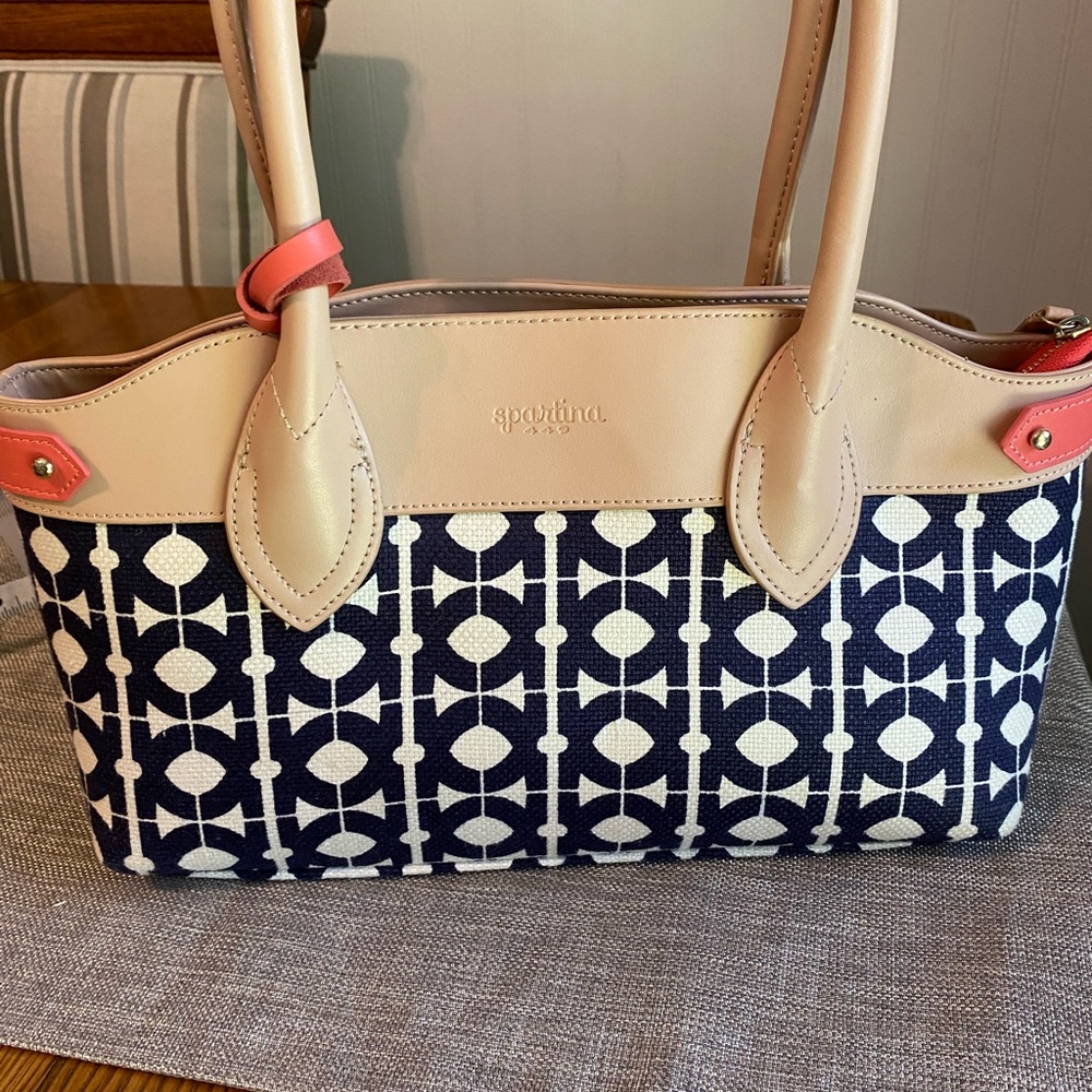 Spartina medium/large purse, like new.
